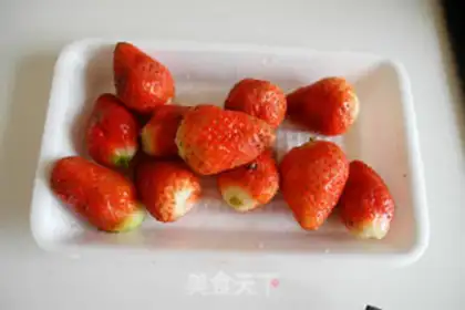 Make Strawberry fresh orange juice step 1