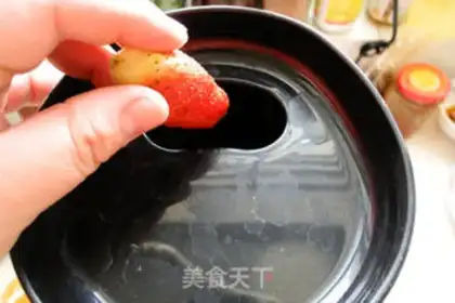 Make Strawberry fresh orange juice step 3