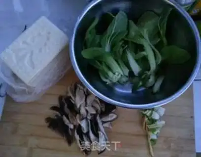 Make Soup with mushrooms and tofu step 0