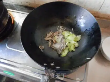 Make The celery makes the mushrooms step 3