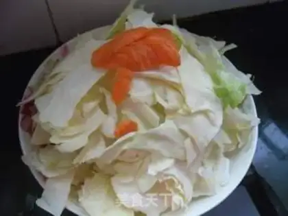 Make Spicy carrot cabbage step 0