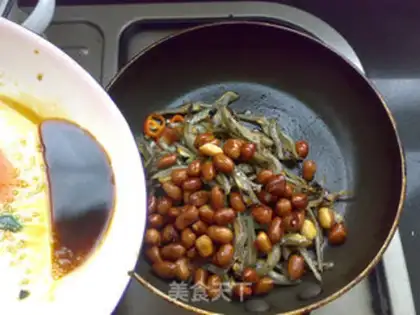 Make Peanut fried fish step 5
