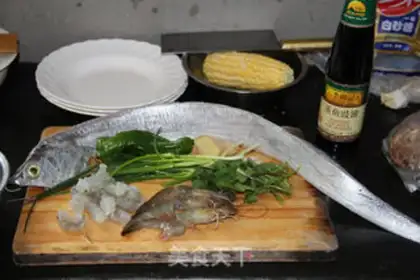 Make Two fresh prawns step 0