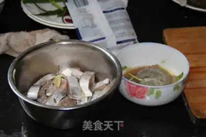 Make Two fresh prawns step 1