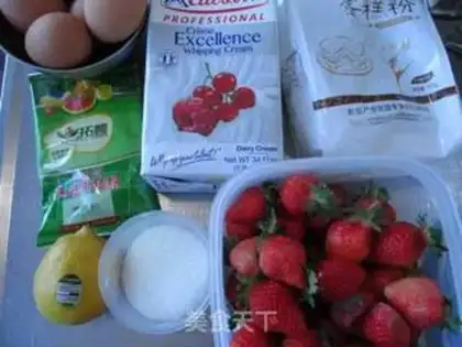 Make Strawberry roll step 0