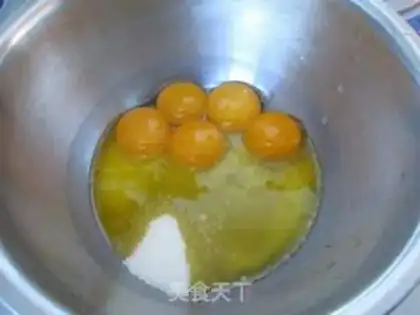 Make Strawberry roll step 1
