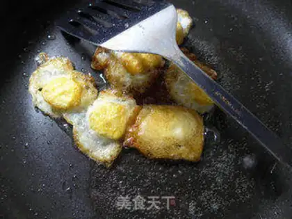Make Soybeans fried quail eggs step 1