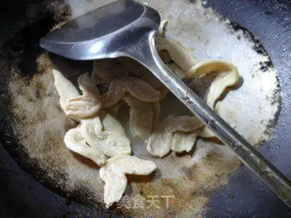 Make Soybeans fried quail eggs step 2