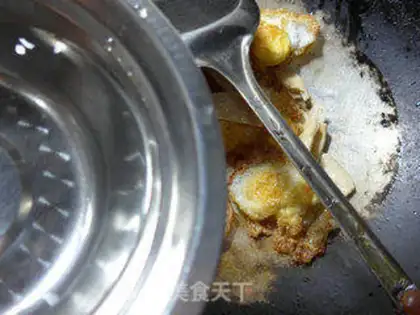 Make Soybeans fried quail eggs step 4