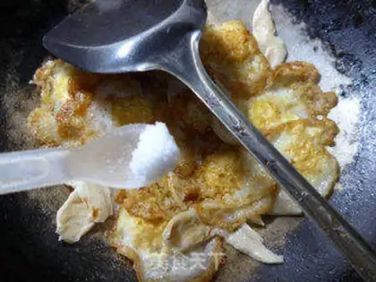 Make Soybeans fried quail eggs step 7