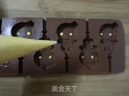 Make Baby chocolate lollipop step 5