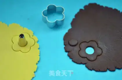 Make Flower cookies step 8