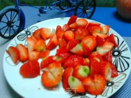 Make Homemade strawberries step 0
