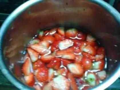 Make Homemade strawberries step 2