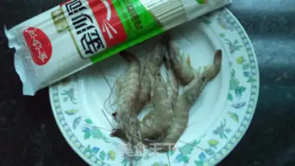 Make Spicy shrimp noodles step 0
