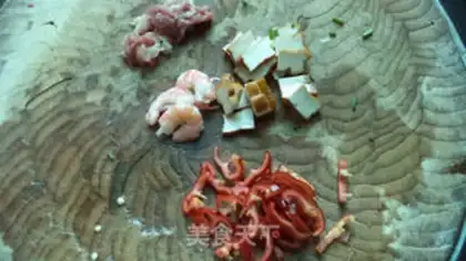 Make Spicy shrimp noodles step 1