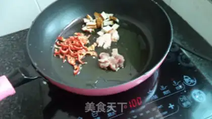 Make Spicy shrimp noodles step 3