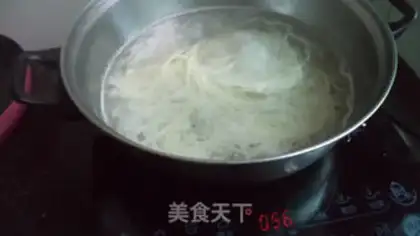 Make Spicy shrimp noodles step 7