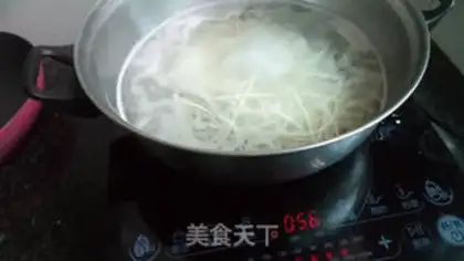 Make Spicy shrimp noodles step 8