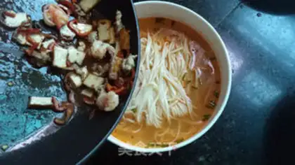 Make Spicy shrimp noodles step 10