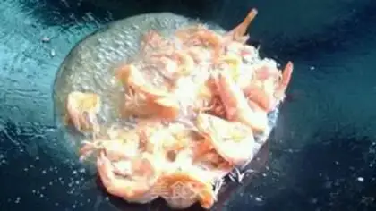Make Garlic fried shrimp step 2