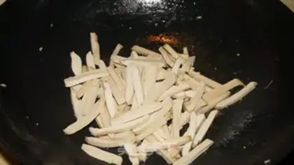 Make Garlic fried beans step 4