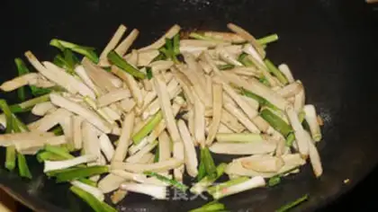 Make Garlic fried beans step 5