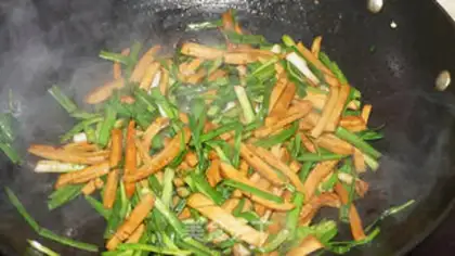 Make Garlic fried beans step 6