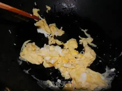 Make Garlic fried eggs step 2
