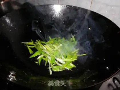 Make Garlic fried eggs step 3