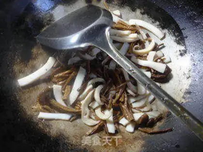 Make Tea mushrooms, fried fish step 7