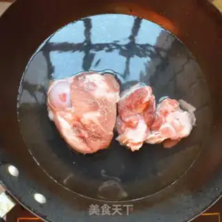 Make Red bean-cracker pork soup step 2