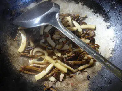 Make Tea mushrooms, fried fish step 11