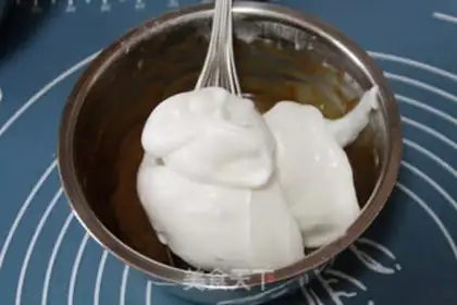 Make Caramel walnut mousse cake step 11