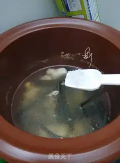 Make Soybeans and pigtail soup step 5