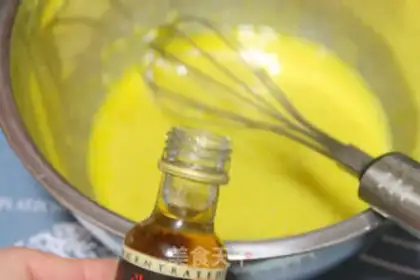 Make Caramel walnut mousse cake step 23