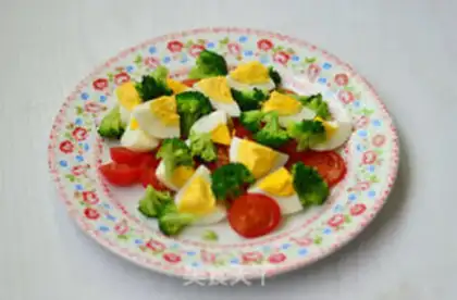 Make Eggs and vegetables salad step 5