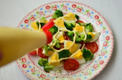 Make Eggs and vegetables salad step 6