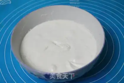 Make Old Beijing snack donkey rolls step 1