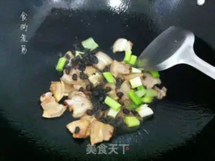 Make Garlic beans dry the meat step 3