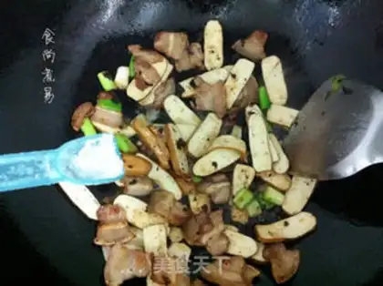 Make Garlic beans dry the meat step 5