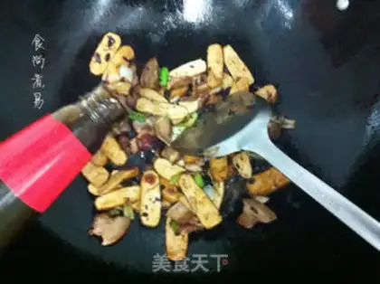 Make Garlic beans dry the meat step 7