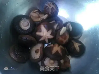 Make Red mushroom chicken stew step 1