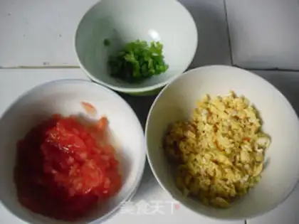 Make Tomato eggs, mini dumplings step 2