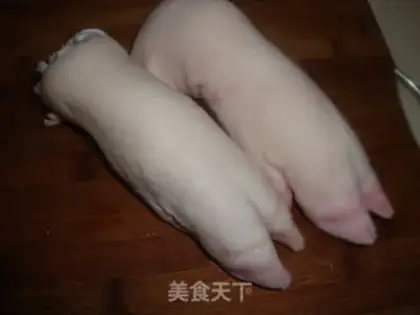 Make Red wine and pig hoof step 0