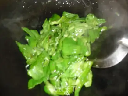 Make Pepper fried sausage step 1
