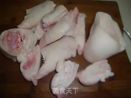 Make Red wine and pig hoof step 1