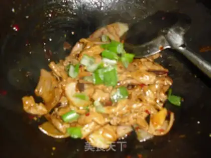 Make Onion fried pig intestines step 7