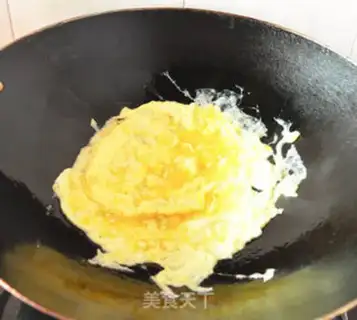 Make Tomato fried eggs step 3
