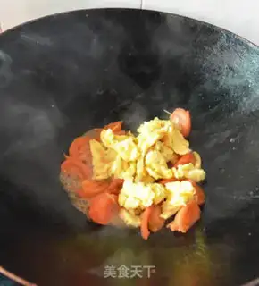 Make Tomato fried eggs step 5